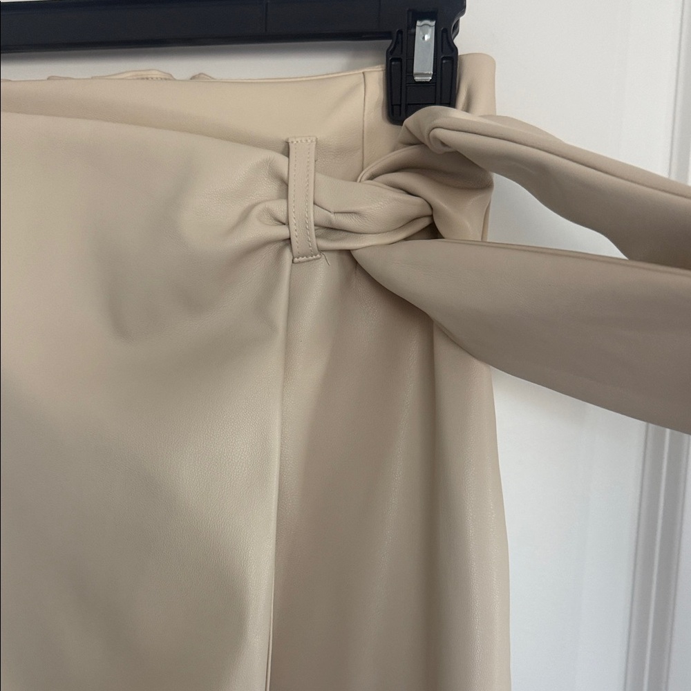 Steve Madden Cream Pencil Skirt - Picture 4 of 6